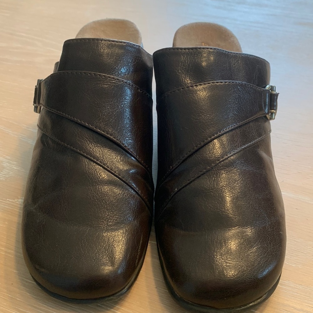 Aerosoles faux leather Mules, 2 inch heel, Size 10M, good condition.